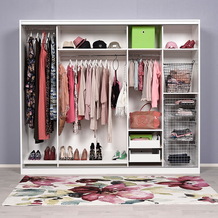 Walk in closet – ylellisyyttä vai järjestelmällisyyttä?
Haaveiletko isosta ja toimivasta vaatehuoneesta? Tai mietitkö miten selättää kaapeista lattialle valuva vaatekaaos? Keräsimme käytännön vinkkejä ja ideoita, jotka eivät maksa paljon ja ovat helposti jokaisen toteutettavissa.
LUE LISÄÄ